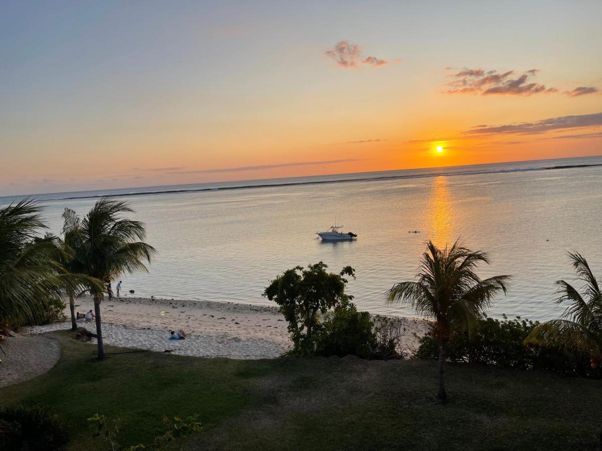 Cap Ouest Beachfront Luxury Penthouse & Apartment Flic-en-Flacq エクステリア 写真